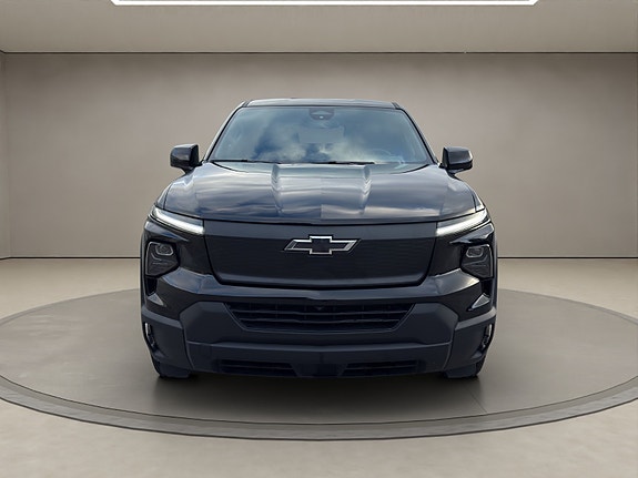 Chevrolet Silverado EV 2 of 27
