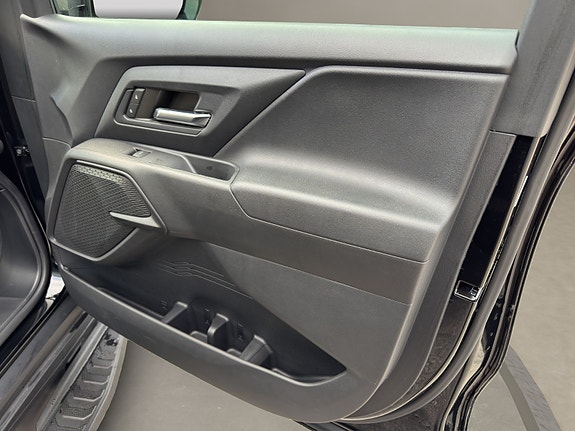 Chevrolet Silverado EV 18 of 27