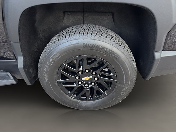 Chevrolet Silverado EV 24 of 27