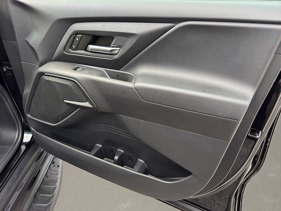 Chevrolet Silverado EV 21 of 27