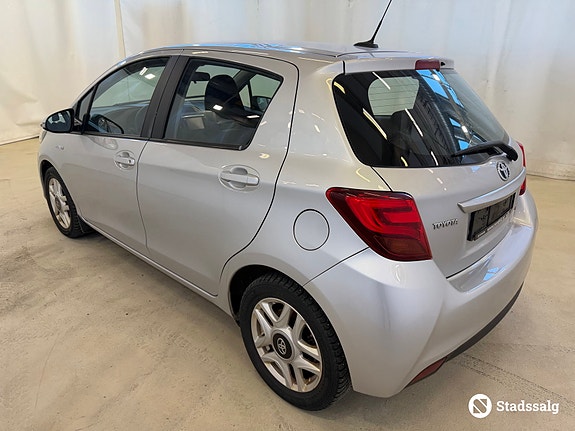 Toyota YARIS HYBRID 5 of 5
