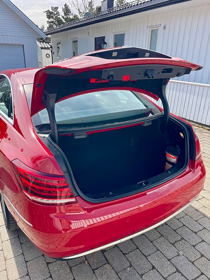 Mercedes-Benz E200 11 of 18