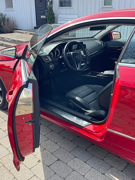 Mercedes-Benz E200 12 of 18