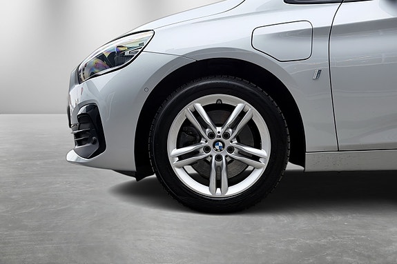BMW 225xe 6 of 30