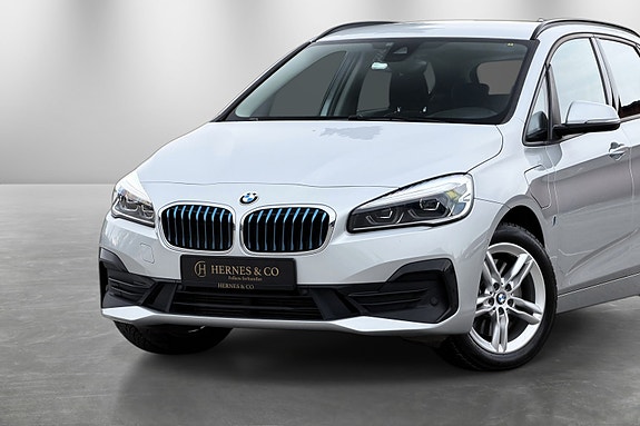BMW 225xe 3 of 30