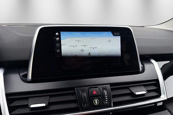 BMW 225xe 26 of 30