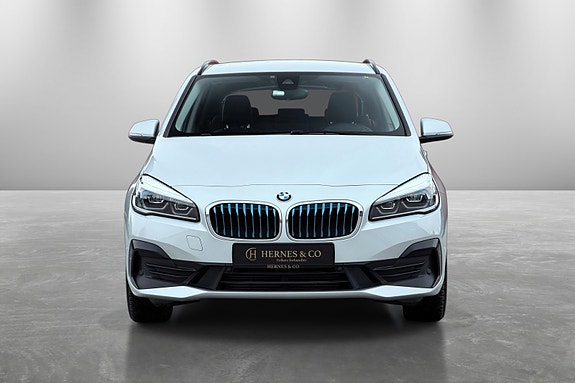 BMW 225xe 4 of 30
