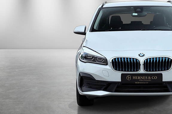 BMW 225xe 5 of 30