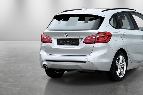 BMW 225xe 8 of 30