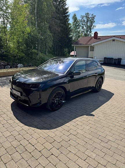 BMW iX 4 of 20