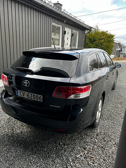 Toyota Avensis 4 of 5