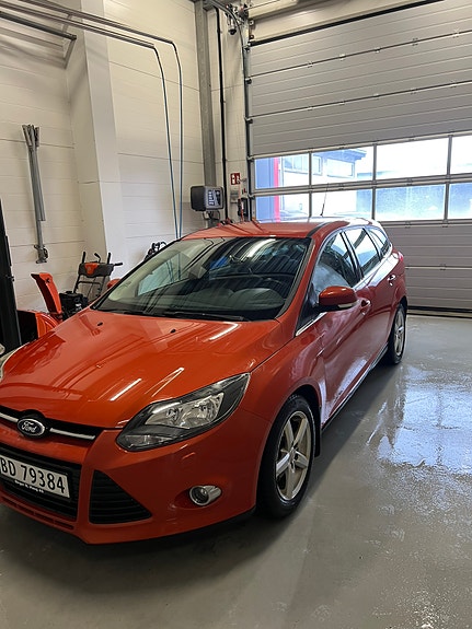 Ford Focus 2 of 13