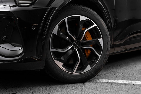 Audi e-tron S 3 of 5