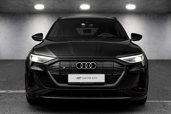 Audi e-tron S 4 of 5