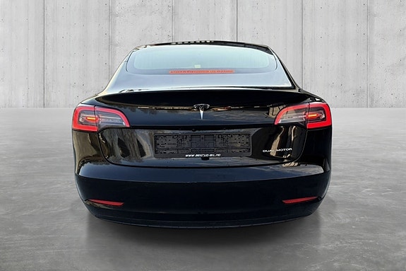 Tesla Model 3 4 of 5