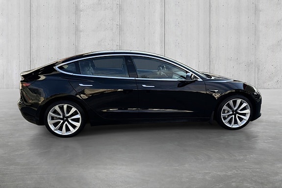 Tesla Model 3 2 of 5