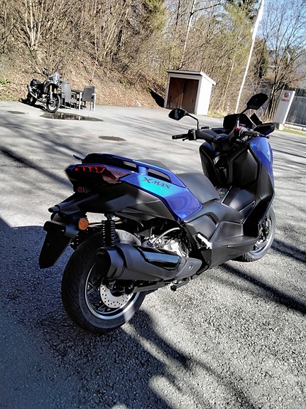 Yamaha XMAX 300 6 of 6