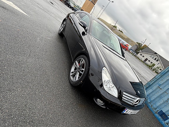 Mercedes-Benz CLS350 3 of 5