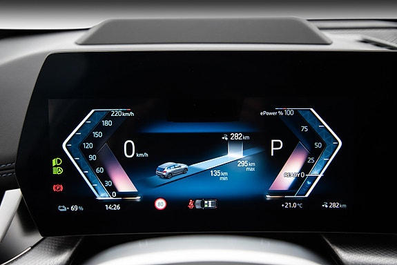 BMW iX1 16 of 23