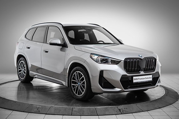 BMW iX1 7 of 23