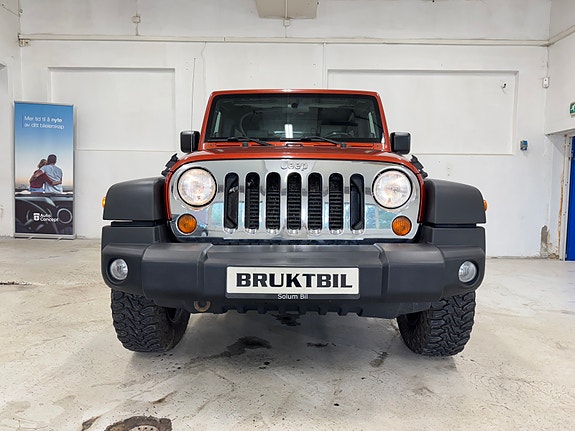 Jeep Wrangler 4 of 5