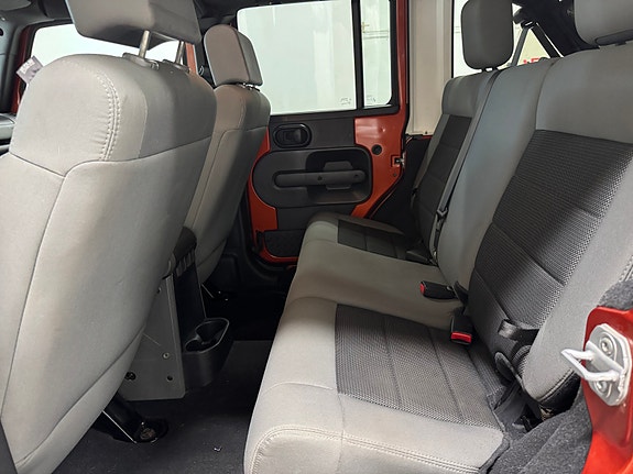 Jeep Wrangler 23 of 30