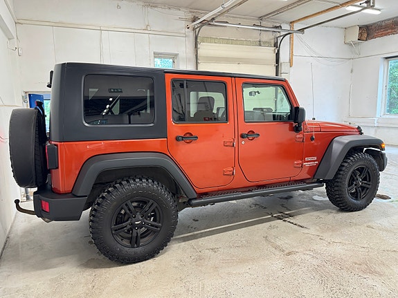 Jeep Wrangler 13 of 30