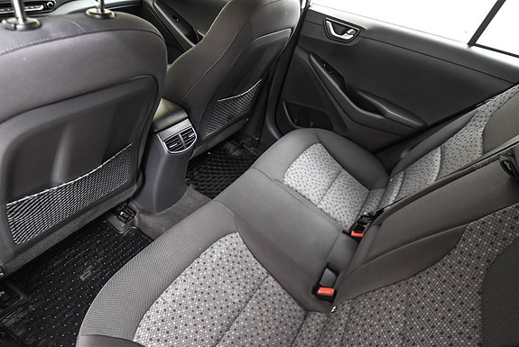 Hyundai IONIQ 26 of 28