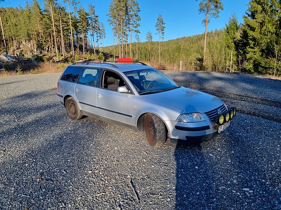 Volkswagen Passat 2 of 5