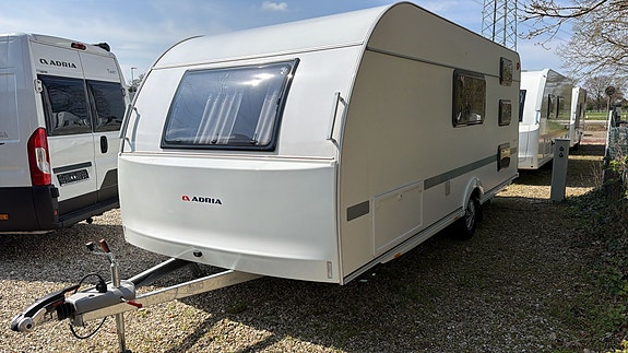 Adria Aviva 563PT Ultraheat/Gulvvarme/TV-feste/Klar for batteri/1800kg++