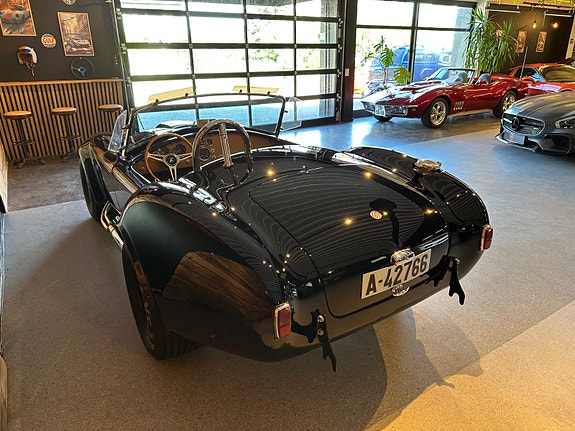 AC Cobra 13 of 30