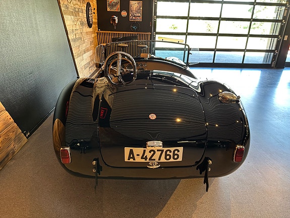 AC Cobra 12 of 30