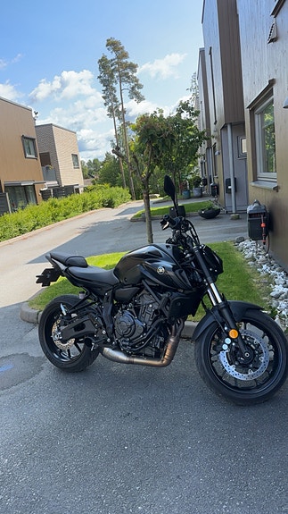 Yamaha MT-07 7 of 9