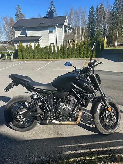 Yamaha MT-07 4 of 9