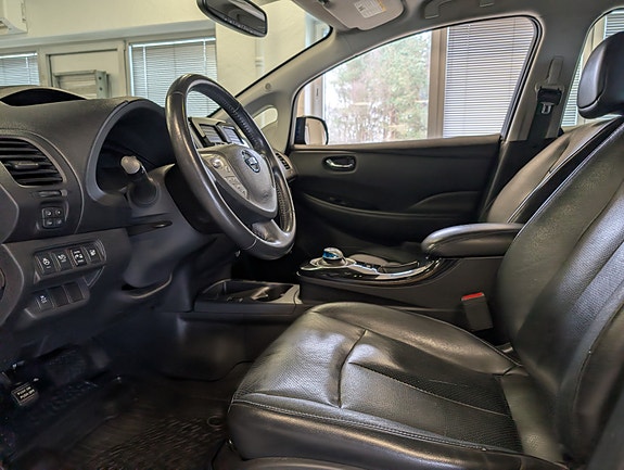 Nissan Leaf 13 of 30