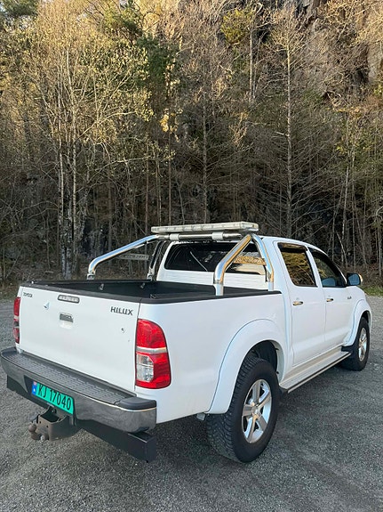 Toyota HiLux 3 of 11