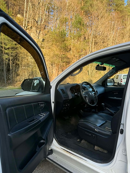 Toyota HiLux 4 of 11
