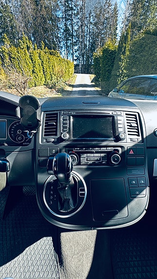 Volkswagen Multivan 10 of 30