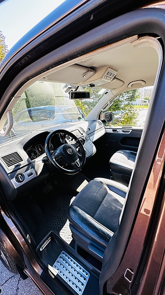 Volkswagen Multivan 13 of 30