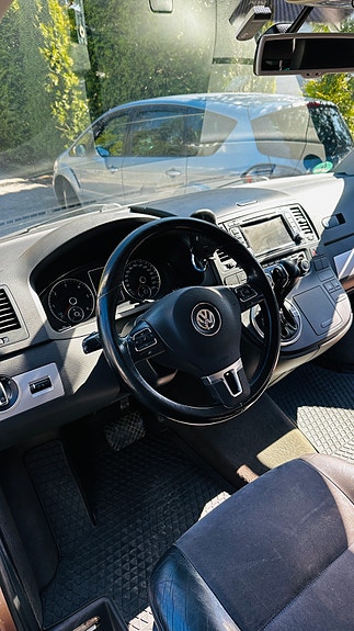 Volkswagen Multivan 27 of 30