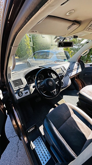 Volkswagen Multivan 26 of 30