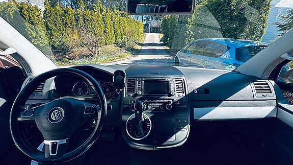 Volkswagen Multivan 9 of 30