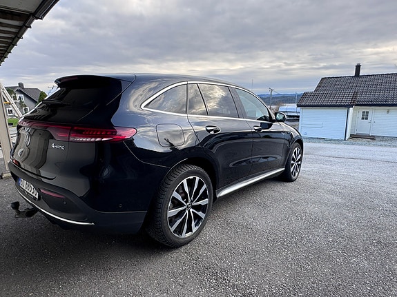 Mercedes-Benz EQC400 4 of 5
