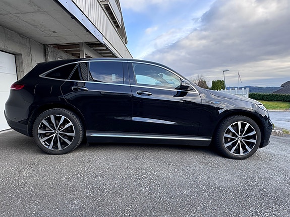 Mercedes-Benz EQC400 3 of 5