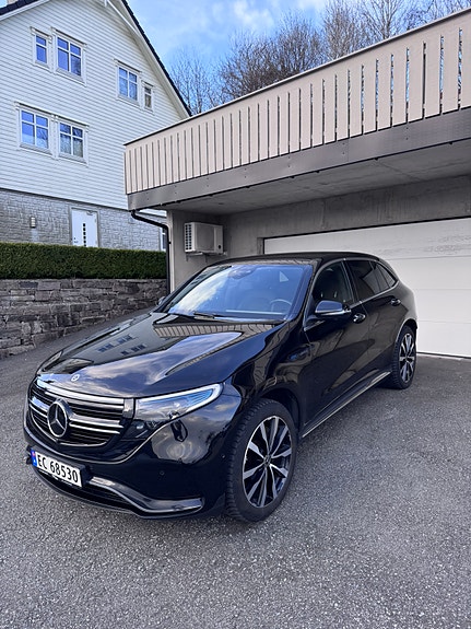 Mercedes-Benz EQC400 2 of 5
