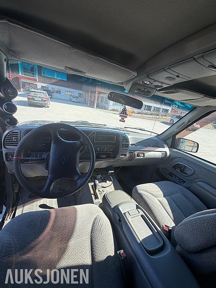 Chevrolet Suburban 6 of 14