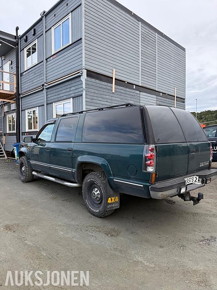 Chevrolet Suburban 2 of 14