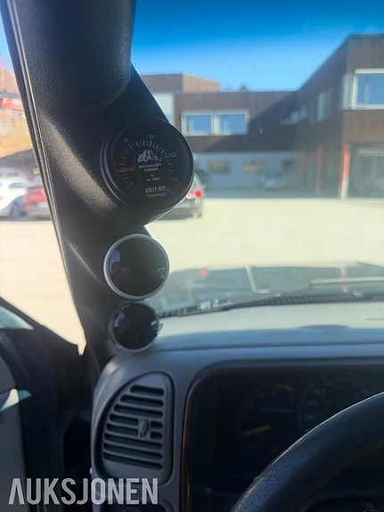Chevrolet Suburban 7 of 14