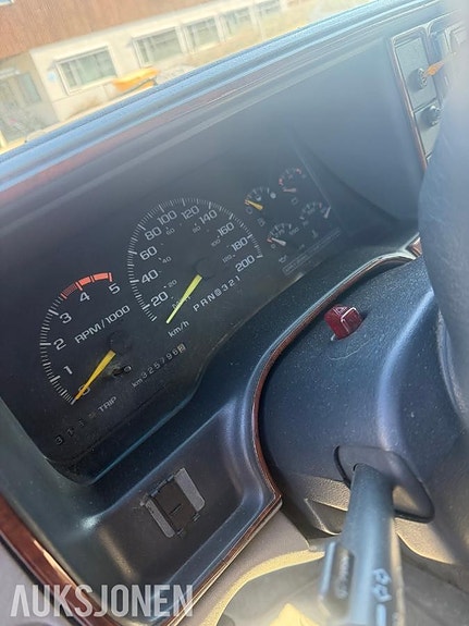 Chevrolet Suburban 8 of 14