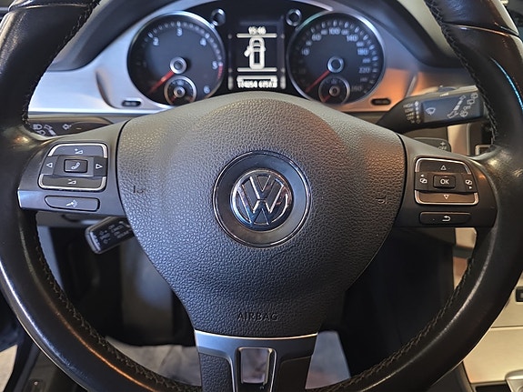 Volkswagen Passat 18 of 21
